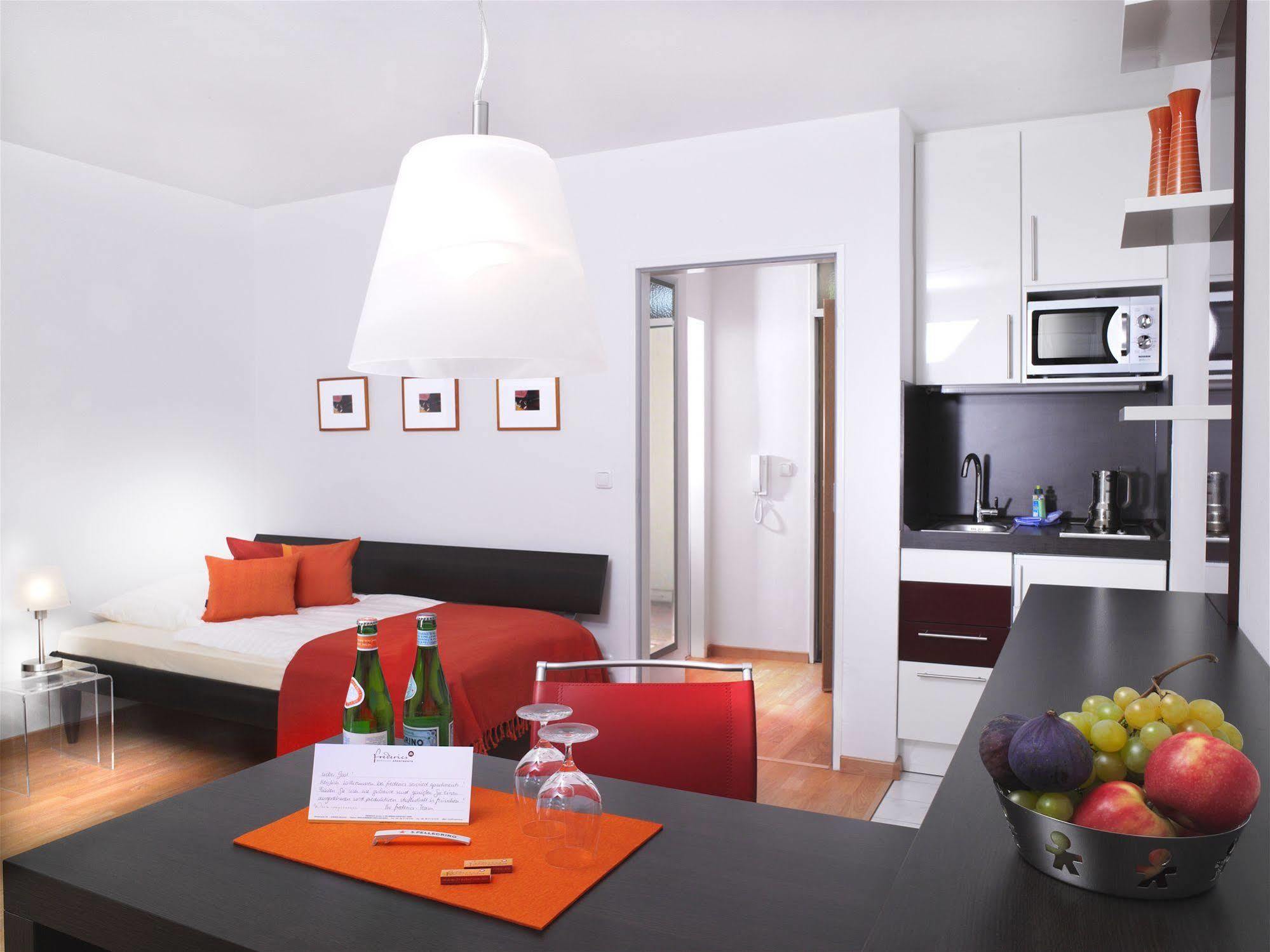 Frederics Muenchen City Schwabing Szoba fotó
